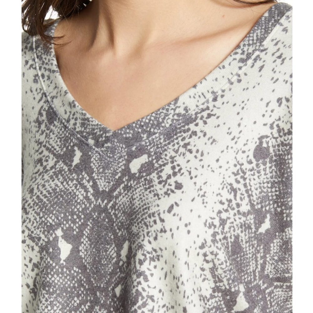 Wildfox Python Stripe Pullover Gray NWT - image 3
